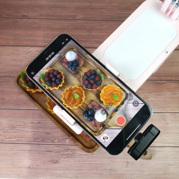 Wireless Lavalier Microphone For Smartphones with Olivia